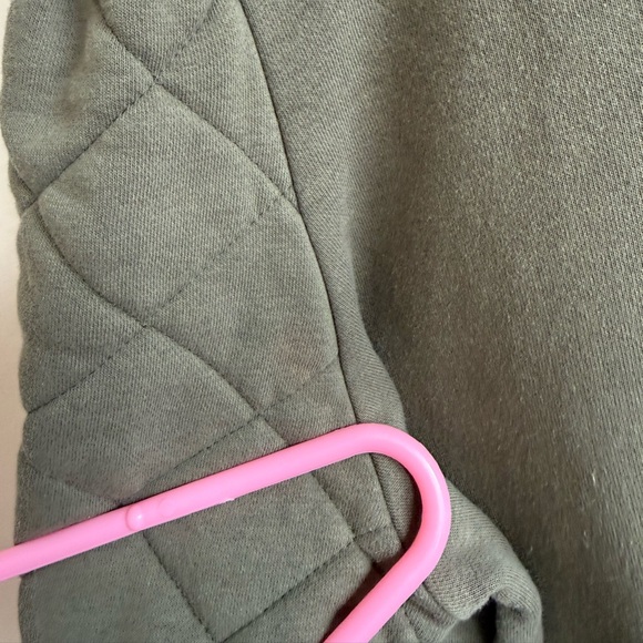Evereve Olive Quilted Sleeve Sweatshirt - Picture 4 of 6